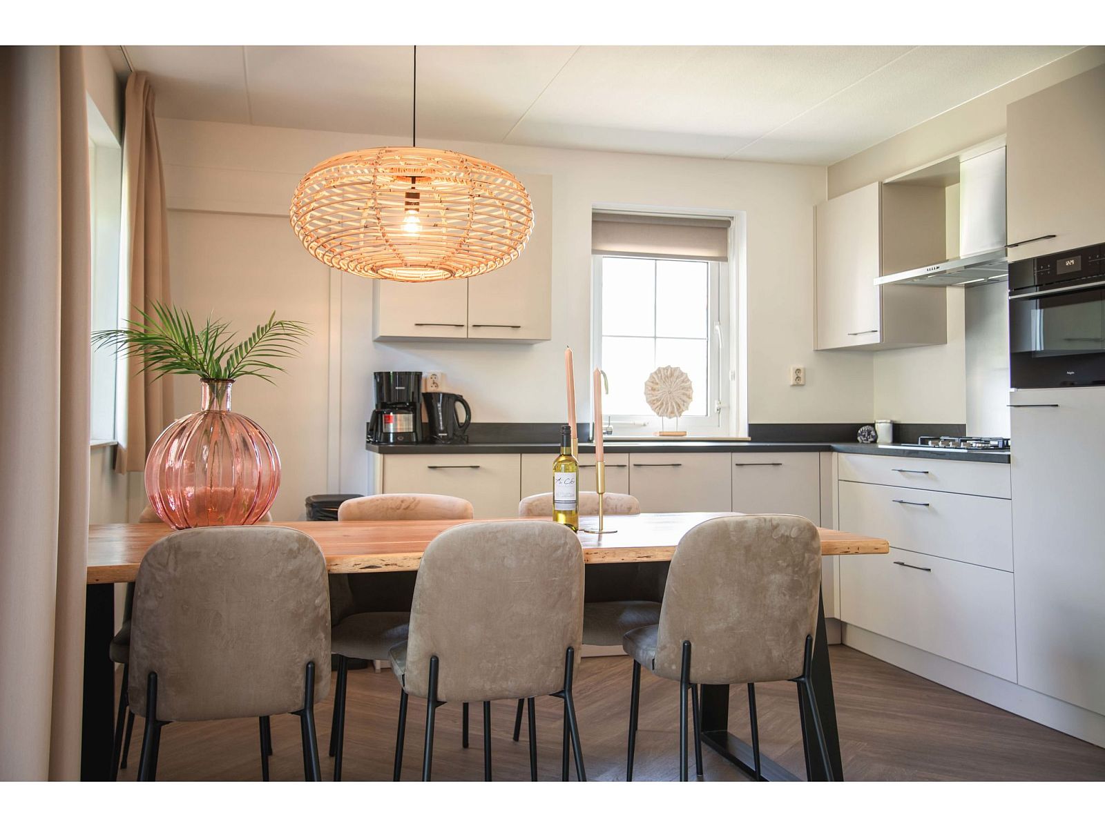 Modern kitchen with dining area in Holiday home Citta Romana, Hellevoetsluis, ideal for cozy meals.