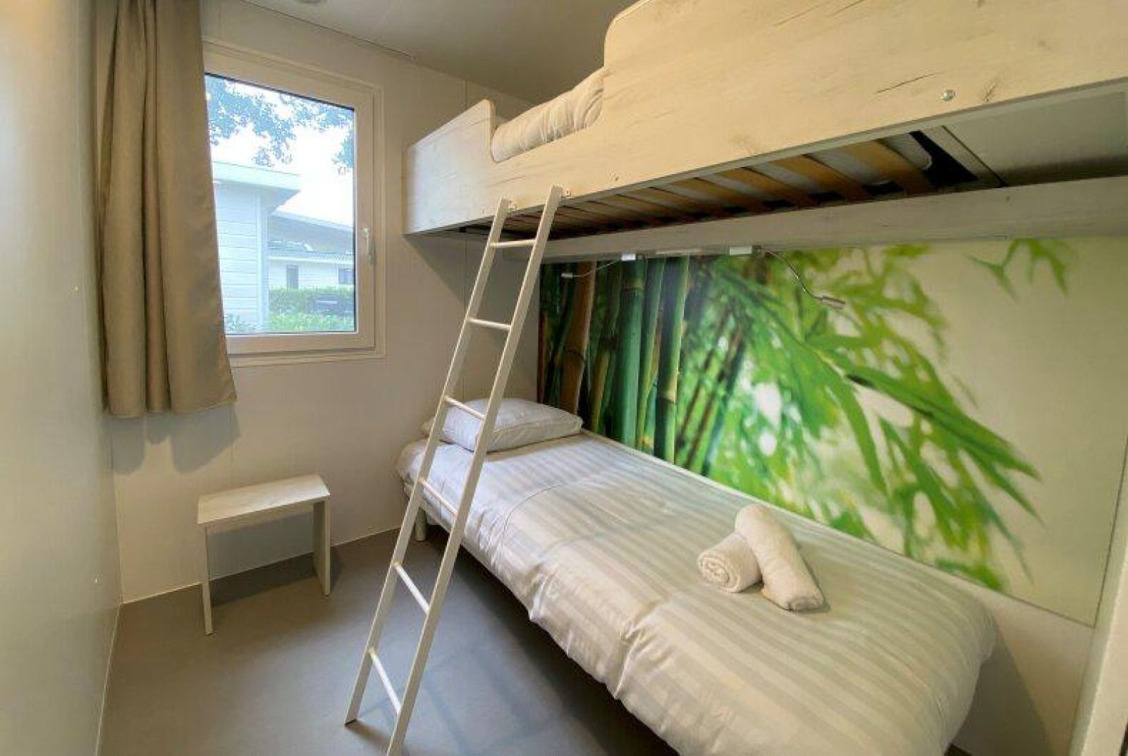 Verblijf 701162 - Vakantiewoning Rotterdam eo - Tiny Cottage Hottub 2+2