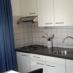 Modern kitchen in Krim 661 with sauna, Stuha, and BBQ, a bungalow in De Cocksdorp, Texel, Wadden Islands, overlooking the garden.