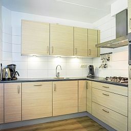 Moderne Kueche im Bungalow De Witte Hoek 5 pers. 142 in De Cocksdorp Texel, komplett ausgestattet.