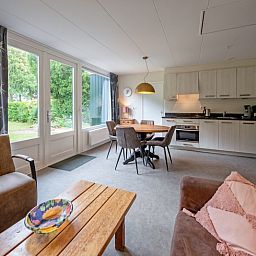 Eethoek en keuken in Vakantiehuis Slufterhoek 150, De Cocksdorp Texel.