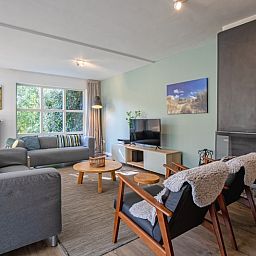 Gezellige woonkamer in Villapark Residentie Texel nr. 794, vakantiehuis in De Cocksdorp, Texel met comfortabele zithoek en moderne inrichting.