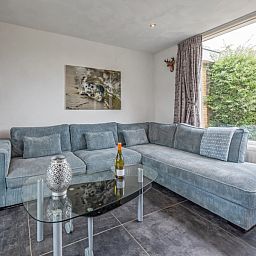 Comfortable sitting area in Bungalow Duin aan Zee Texel, Bungalowpark Tamarisk, De Cocksdorp, ideal for relaxation.