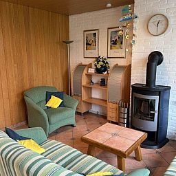 Comfortabele zithoek in Vakantiehuis Slufterhoek 128, De Cocksdorp, Texel met warme inrichting.