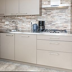 Volledig uitgeruste keuken in Bungalow Tamarisk 164 - Bartje, De Cocksdorp, Texel met moderne apparatuur.