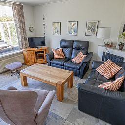 Gemuetliches Wohnzimmer des Ferienhauses Slufterhoek 078 in De Cocksdorp, Texel.