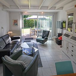 Lichte woonkamer van Vakantiehuis Slufteroord 300 in Bungalowpark Slufteroord, De Cocksdorp, Texel.