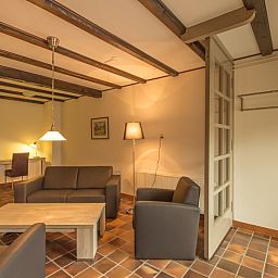 Gezellige woonkamer in Type S-2 vakantiehuis, De Cocksdorp, Texel, met comfortabele zithoek.