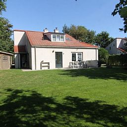 Vakantiehuis D 603 in De Cocksdorp, Texel, met ruime tuin en terras, ideaal voor een ontspannen verblijf op de Waddeneilanden.