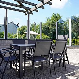 Enjoy the sunny terrace of Holiday home D 669 in De Cocksdorp, Texel, overlooking the green surroundings of the Wadden Islands.