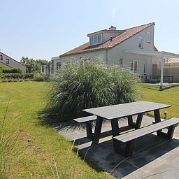 Geniet van de ruime tuin bij Vakantiehuis D 477 in De Cocksdorp, Texel. Ontspan in de natuur van de Waddeneilanden.
