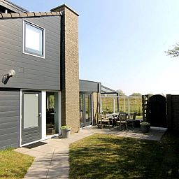 Vakantiehuis B 127 in De Cocksdorp, Texel biedt een zonnig terras met uitzicht op de natuur van de Waddeneilanden.