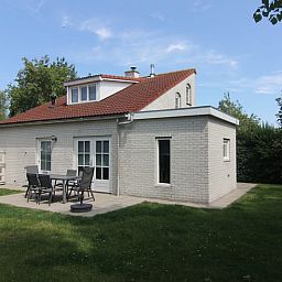 Ferienhaus D 618 in De Cocksdorp, Texel mit sonniger Terrasse und gruenem Garten, ideal fuer einen erholsamen Aufenthalt auf den Watteninseln.