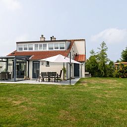 Vakantiehuis D 427 in De Cocksdorp op Texel met zonnig terras en ruime tuin, ideaal voor een ontspannen verblijf op de Waddeneilanden.