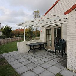 Geniet van het terras bij Vakantiehuis D 441 in De Cocksdorp, Texel, ideaal voor ontspanning op de Waddeneilanden.