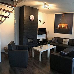 Gezellige woonkamer in Vakantiehuis D 441, De Cocksdorp, Texel, met moderne inrichting en comfortabele zithoek.