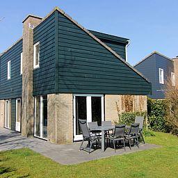 Vakantiehuis A 287 in De Cocksdorp, Texel met zonnig terras en groene tuin, ideaal voor een ontspannen verblijf op de Waddeneilanden.
