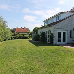 Vakantiehuis D 800 in De Cocksdorp, Texel, met ruime tuin en zonnig terras, ideaal voor ontspanning op de Waddeneilanden.