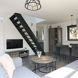 Gezellige woonkamer van Vakantiehuis A 359 in De Cocksdorp, Texel, met moderne inrichting en comfortabele zithoek.