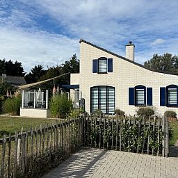 Vakantiehuis F 471 in De Cocksdorp, Texel, biedt een charmant verblijf met een gezellige tuin en rustieke omgeving op de Waddeneilanden.