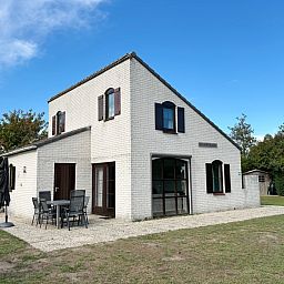 Vacation home E 645 in De Cocksdorp, Texel: charming vacation home with terrace, surrounded by nature on the Wadden Islands.