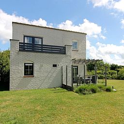 Vakantiehuis F 808 in De Cocksdorp, Texel, met ruime tuin en terras, ideaal voor een ontspannen verblijf op de Waddeneilanden.