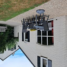 Buitenterras van Vakantiehuis E 539 in De Cocksdorp, Texel met comfortabele zitplaatsen, ideaal voor ontspanning op de Waddeneilanden.