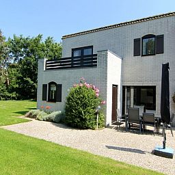 Ferienhaus F 775 in De Cocksdorp, Texel, mit sonniger Terrasse und gruenem Garten, ideal fuer einen entspannten Aufenthalt auf den Watteninseln.