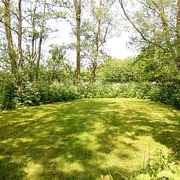 Entspannen Sie sich in der gruenen Umgebung des Ferienhauses F 789 in De Cocksdorp, Texel. Geniessen Sie die Ruhe und die Natur rund um dieses Ferienhaus.