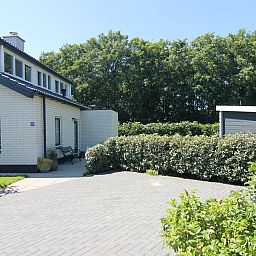 Vacation home F 776 in De Cocksdorp, Texel with sunny garden and green surroundings, ideal for a relaxing vacation on the Wadden Islands.