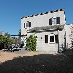 Vakantiehuis E 413 in De Cocksdorp, Texel, met ruime tuin en terras, ideaal voor een ontspannen verblijf op de Waddeneilanden.
