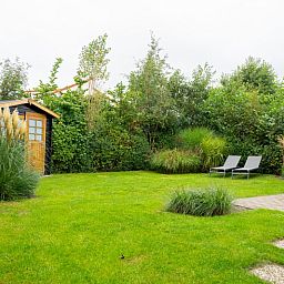 Quiet garden of Holiday home E 541 in De Cocksdorp, Texel. Enjoy nature and relaxation on the Wadden Island.