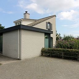 Vakantiehuis E 626 in De Cocksdorp, Texel biedt een serene omgeving met moderne architectuur op de Waddeneilanden.