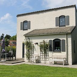 Vakantiehuis E 626 in De Cocksdorp, Texel met zonnig terras en groene tuin, ideaal voor een ontspannen verblijf op de Waddeneilanden.