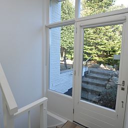Eingang zum Ferienhaus Boodtlaan 7 / Dennenheuvel in De Koog, Texel mit Blick auf den Garten.