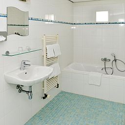 Verblijf 01021045 - Vakantiewoning Texel - Tweepersoons kamer - Bad en/of douche & toilet
