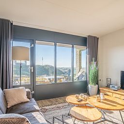 Lichte zithoek in Appartement Juliana 048 met zeezicht in De Koog, Texel, Waddeneilanden.