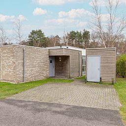 Das freistehende Haus in De Koog, Texel, bietet ein modernes Ferienhauserlebnis inmitten der ruhigen Natur der Watteninseln.