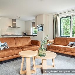 Comfortabele slaapkamer in Bungalowpark 't Hoogelandt vakantiehuis, De Koog, Texel met tweepersoonsbed.