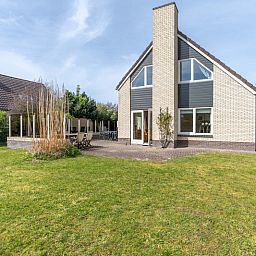 Vacation home Honeysuckle 61 with sunny terrace in De Koog, Texel, Wadden Islands.