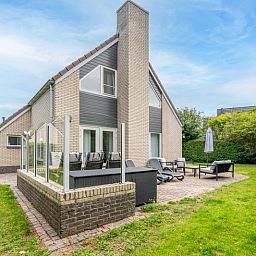 Cozy terrace at Holiday home Honeysuckle 49 in De Koog Texel, perfect for outdoor activities on the Wadden Islands.