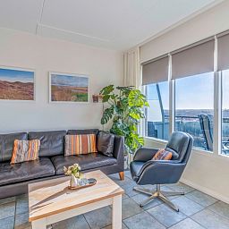 Sitzecke mit Blick auf die Natur im Appartement Juliana 142 Insel- und Meerblick, De Koog, Texel.