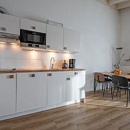 Stilvolles Badezimmer im Motel Texel Apartment, De Koog, Texel mit modernen Annehmlichkeiten fuer hoechsten Komfort.