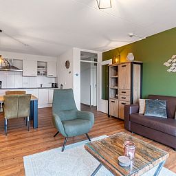 Open keuken en eetruimte in Appartement Juliana 166 Zeezicht, De Koog, Texel.