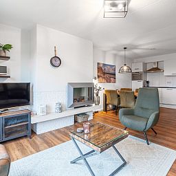 Ruime woonkamer met moderne inrichting in Appartement Juliana 166 Zeezicht, De Koog, Texel.