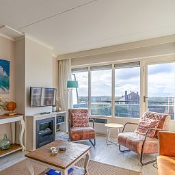 Stilvolle Sitzecke im Apartment Juliana 148 Island and Sea View, De Koog, Texel mit Blick auf die Watteninseln.