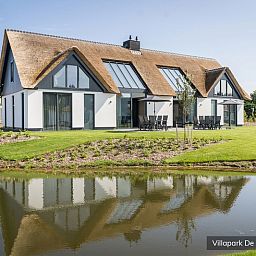 Exterieur van Luxe familievilla 12p in De Koog, Texel met ruime tuin en terras op de Waddeneilanden.