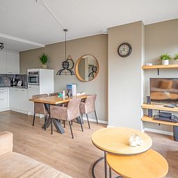 Offene Kueche und Essbereich im Appartement Juliana 178 Eilandzicht, De Koog, Texel. Moderne Ferienunterkunft auf den Watteninseln.