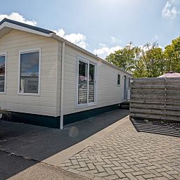 Ruime vakantiechalet Bregkoog 7 met terras in Chaletpark Bregkoog, Texel.