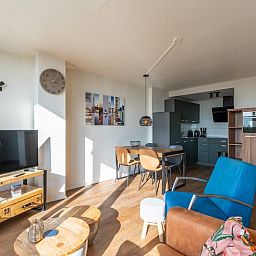 Appartement Juliana 122 Eilandzicht in De Koog, Texel, met gezellige eetruimte en moderne keuken.